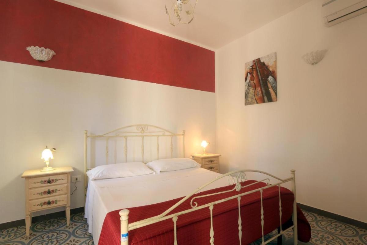 Agriturismo Allu Ruvezzu Bed and Breakfast Torre Mozza Exterior foto
